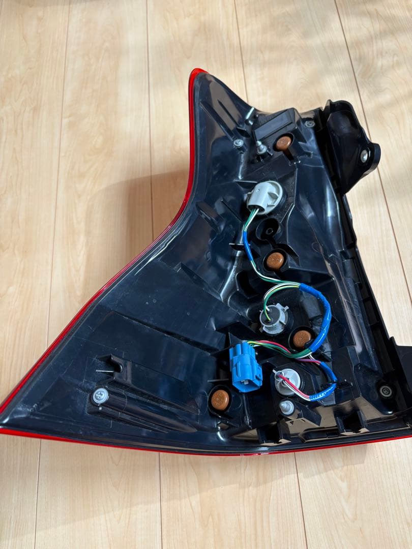 プラド150 中期　テールランプ　純正　右　新品