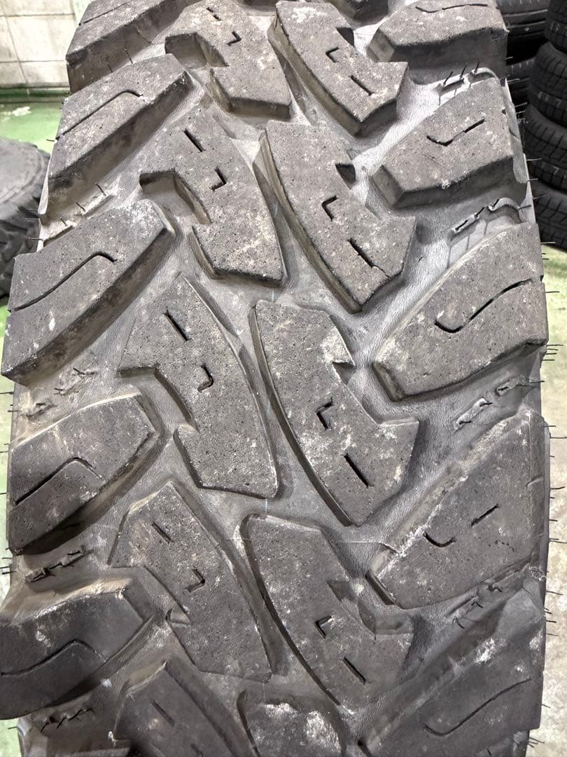 トーヨー オープンカントリーMT 235/85R16 ランクル70等 ナロー