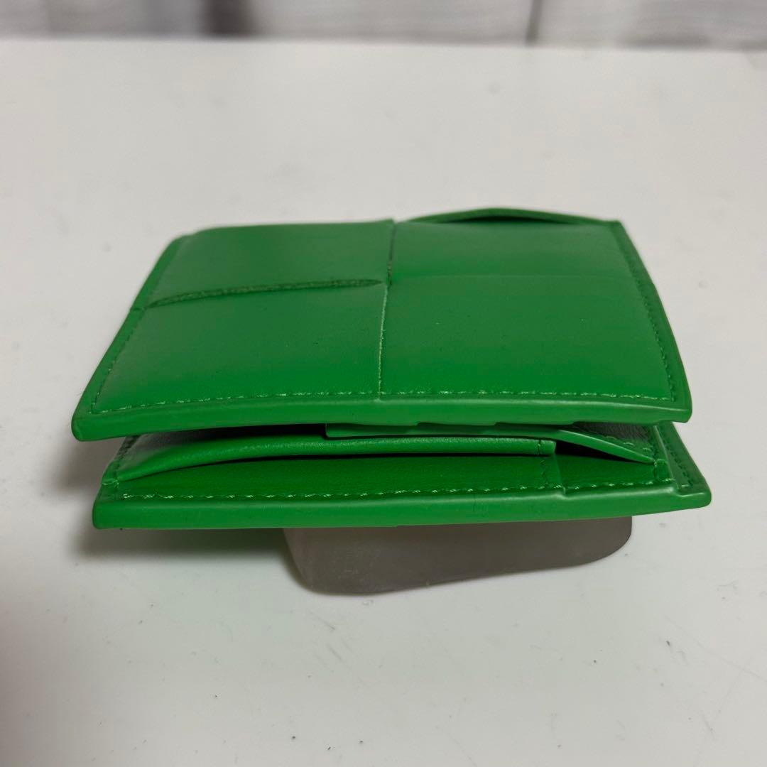 未使用級✨ボッテガヴェネタ　カセットイントレチャート二つ折りウォレット