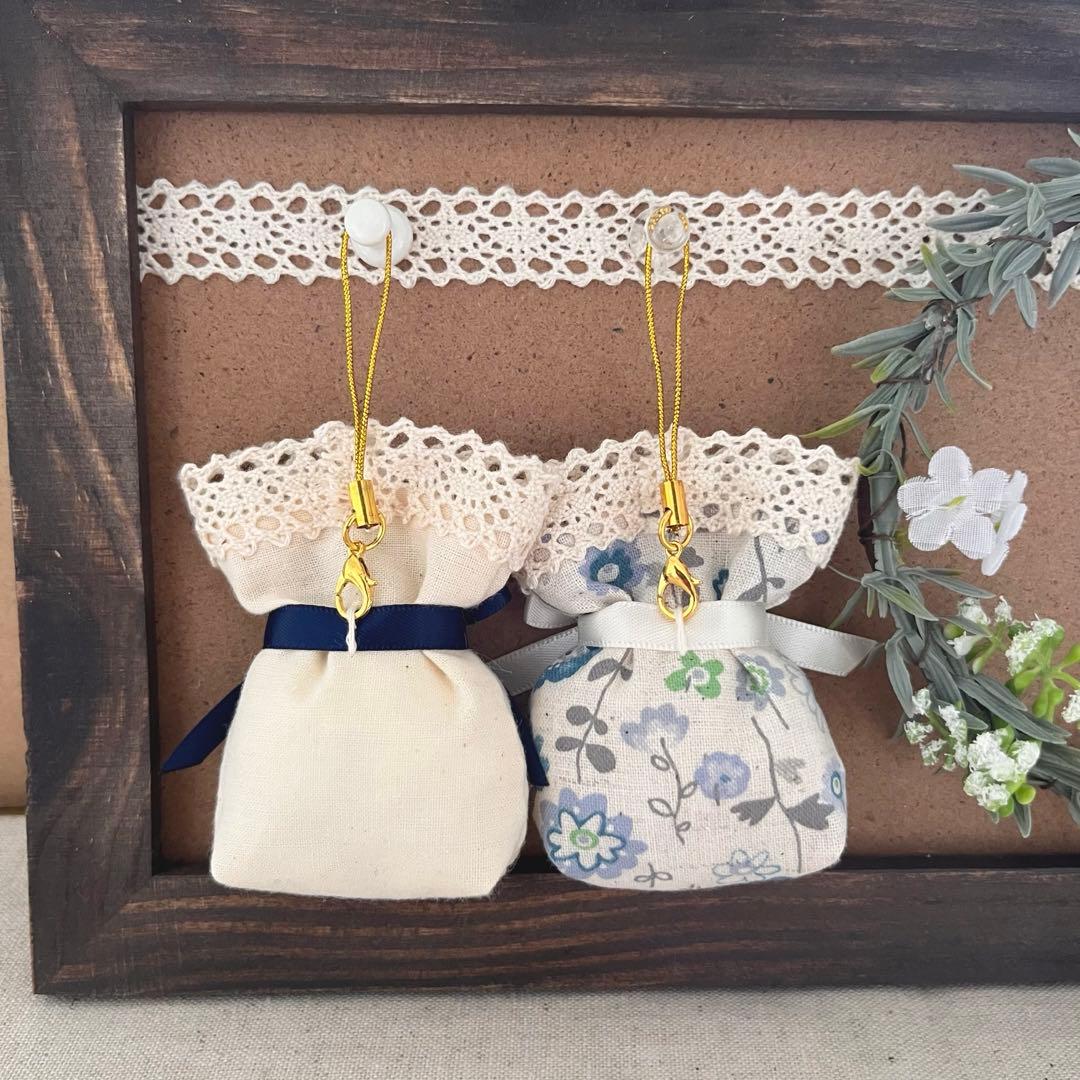 2408-46 ミニストラップサシェ 香り袋 2個組 グレイブルー 花柄 刺繍