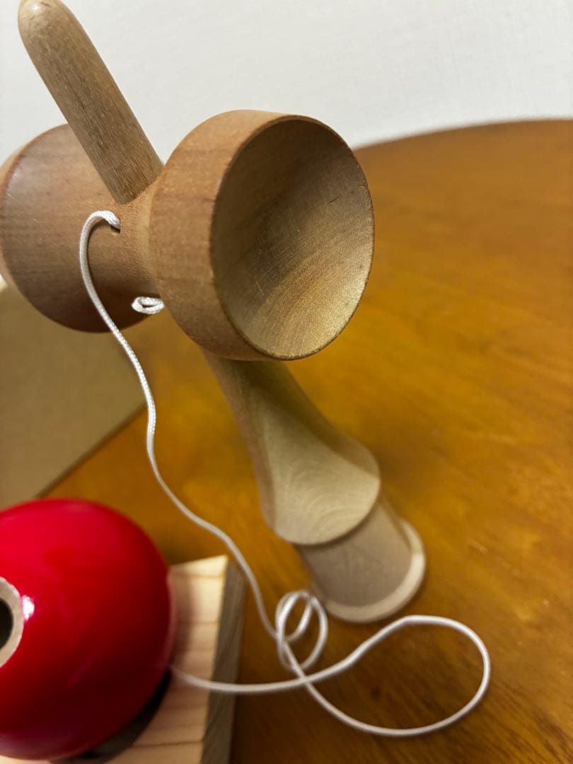 more Trees りんごのけん玉　　坂本龍一　　現代アーティスト鈴木康広