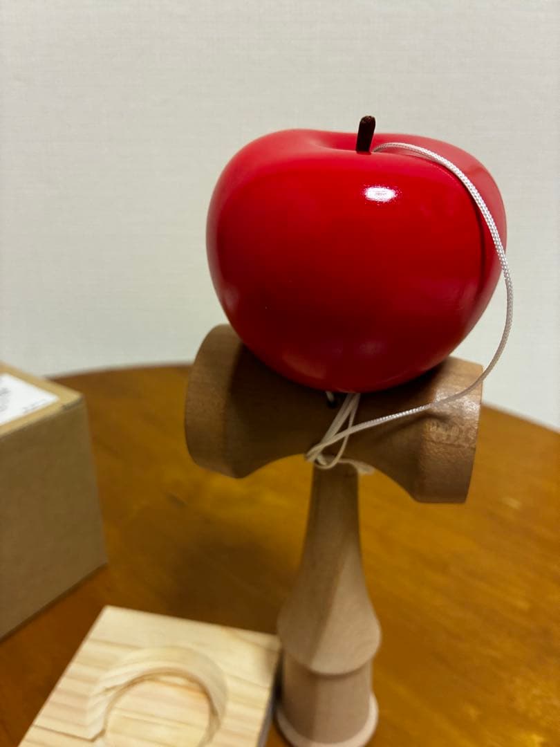 more Trees りんごのけん玉　　坂本龍一　　現代アーティスト鈴木康広