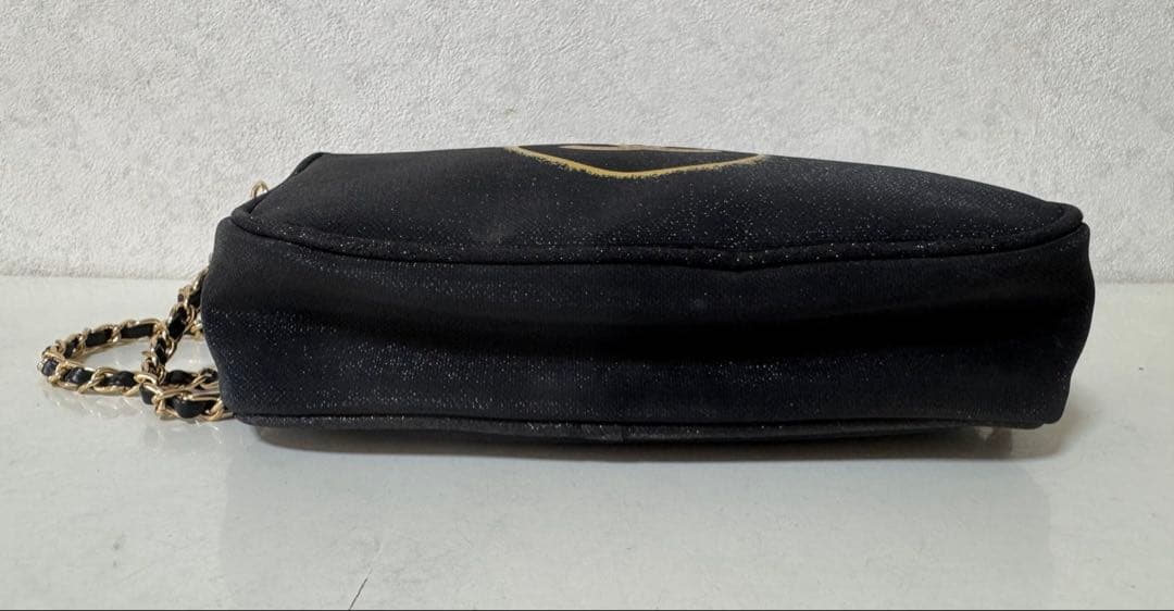 CHANEL 黒ラメチェーン付 ノベルティポーチ ショルダーストラップ付