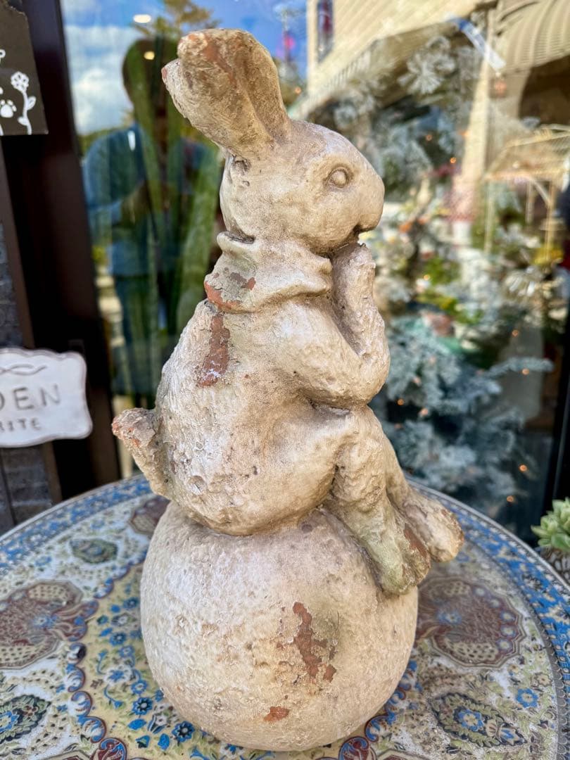 ウサギのオーナメント　ガーデンオブジェ　アンティーク調　置物