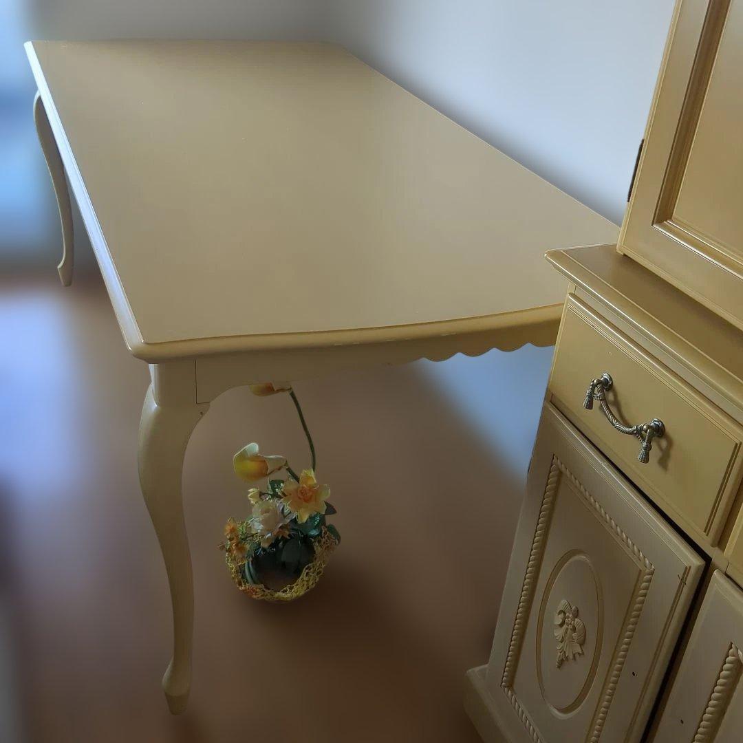 なのお取置　 猫足　クリーム色 木製 ダイニングテーブル