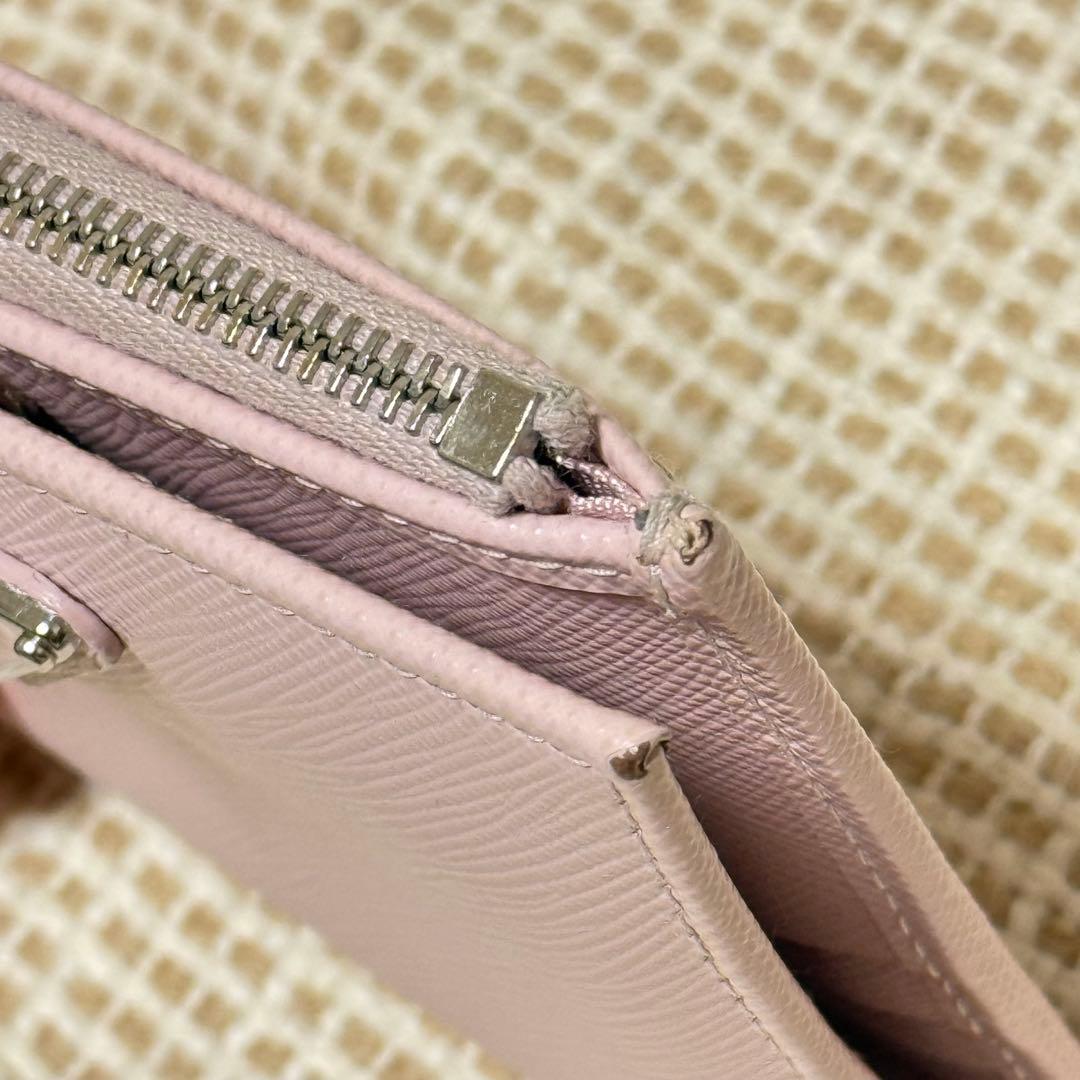 プラダ 折り財布 三角ロゴ サフィアーノレザー ピンク 1ML050