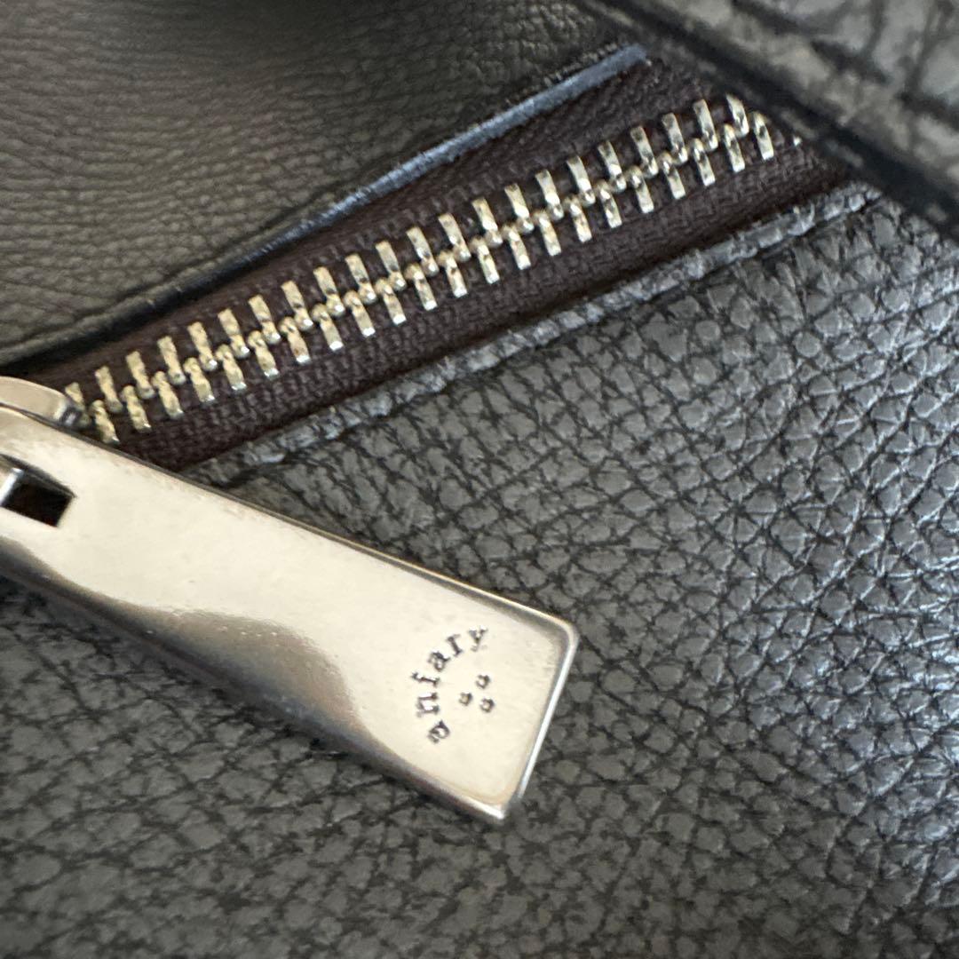 アニアリ　レザートートバッグ