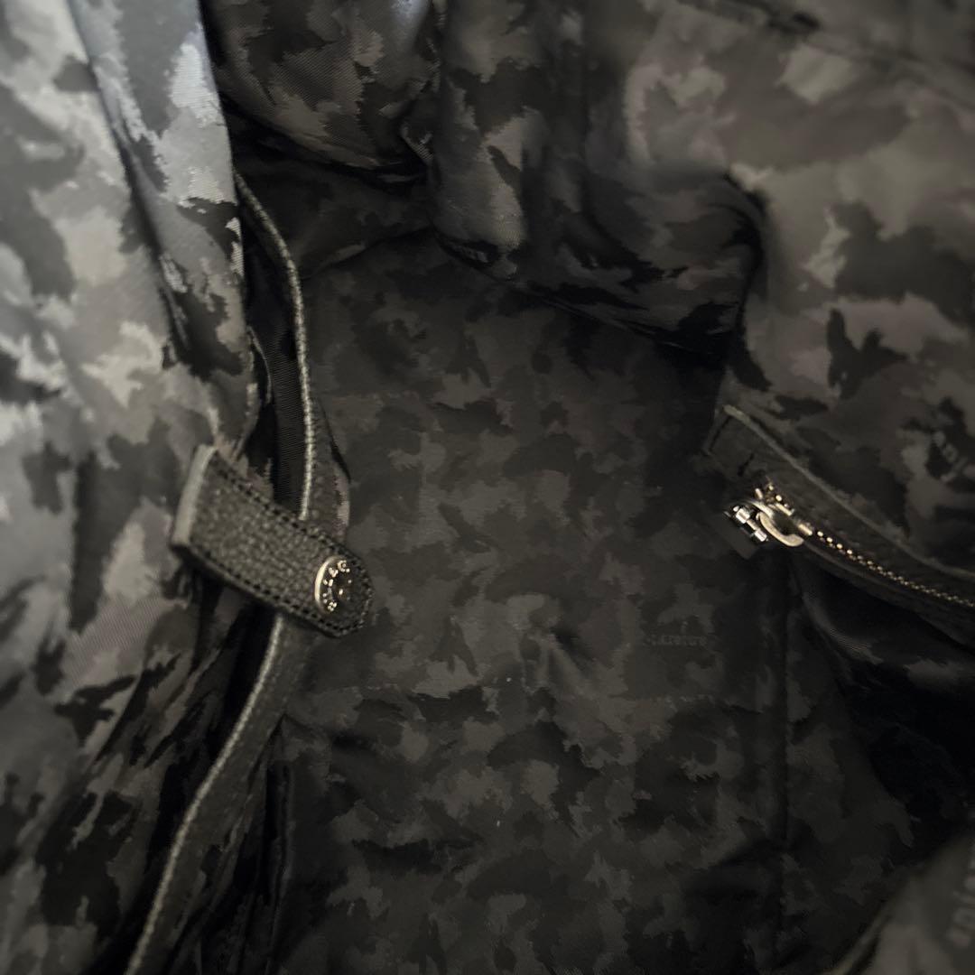 アニアリ　レザートートバッグ