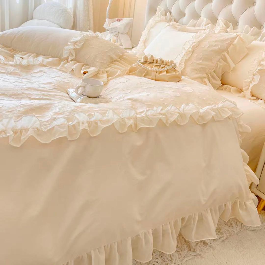 ホワイト フリル付き クイーンカバーセット