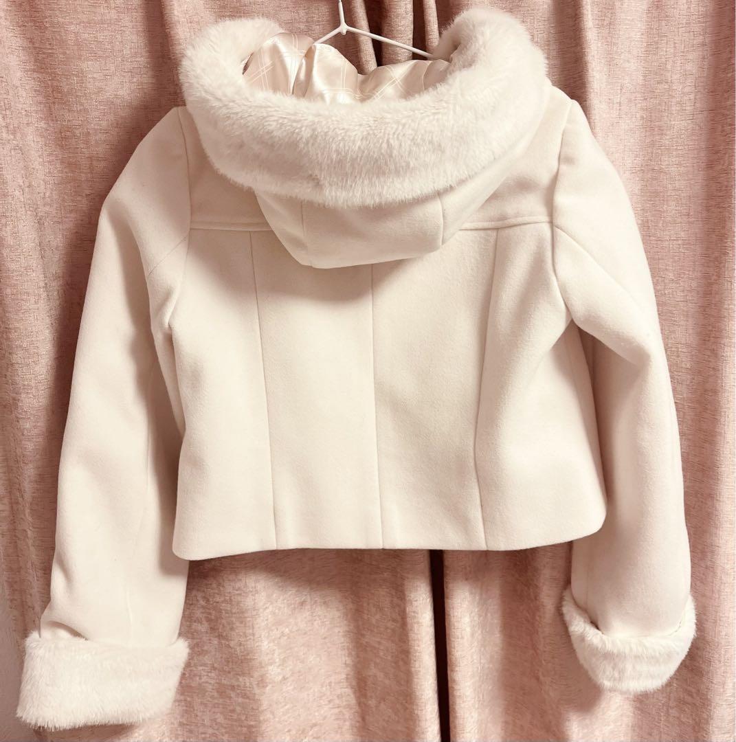 【最終値下げ】 ミシェルマカロン　ダッフルショートコート　ホワイト　フリーサイズ