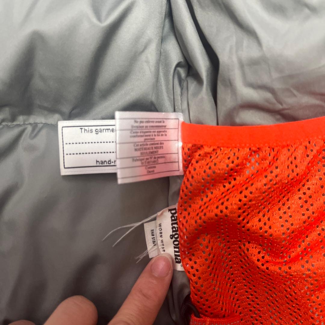 【あい】patagonia フード付きダウンジャケット オレンジ/ネイビー