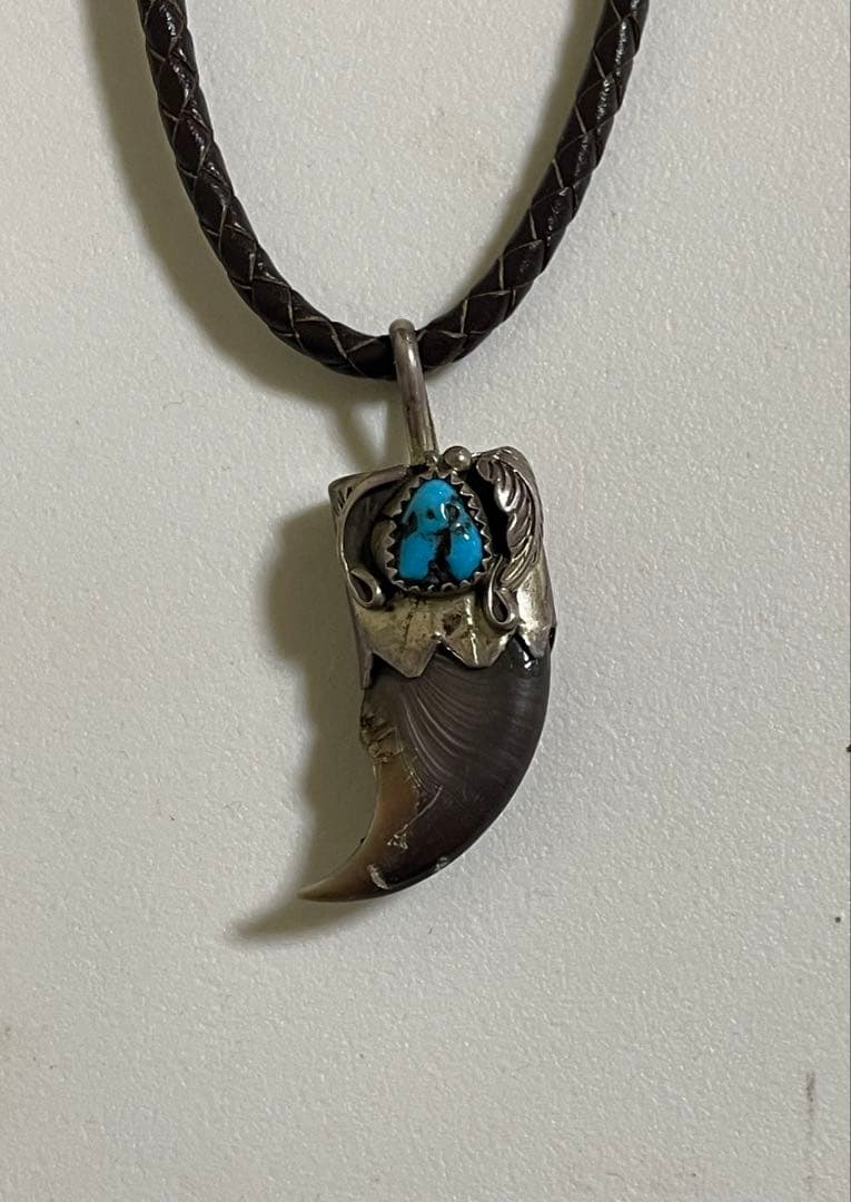 【りゅ】インディアンジュエリー　ベアクロス　ネックレス　ターコイズ付き