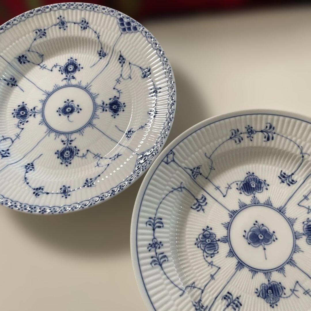 ロイヤルコペンハーゲンディナー皿 同寸、柄違い２枚 25.5×4 デンマーク製