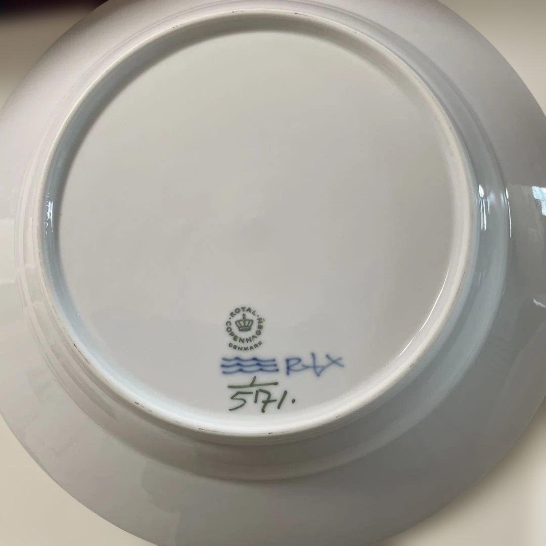 ロイヤルコペンハーゲンディナー皿 同寸、柄違い２枚 25.5×4 デンマーク製