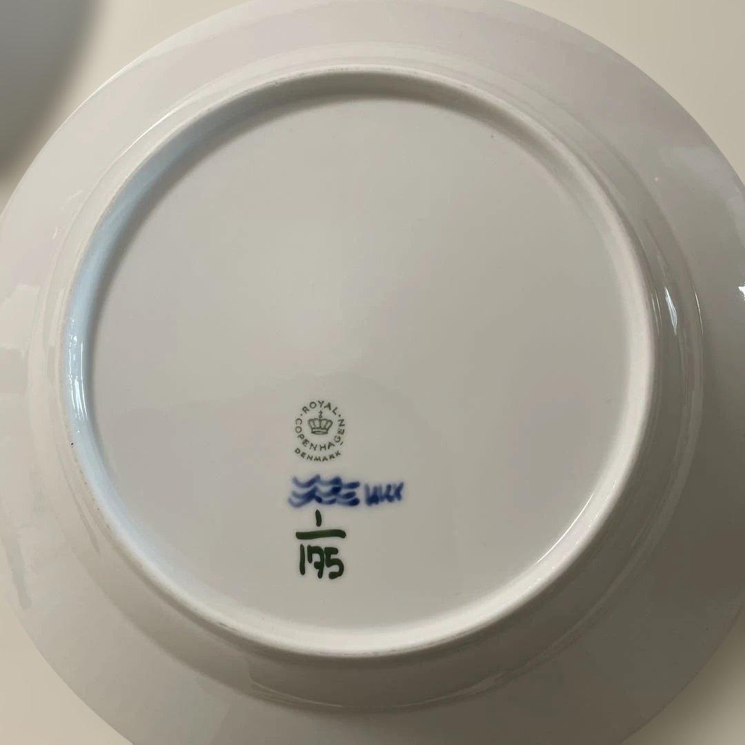 ロイヤルコペンハーゲンディナー皿 同寸、柄違い２枚 25.5×4 デンマーク製