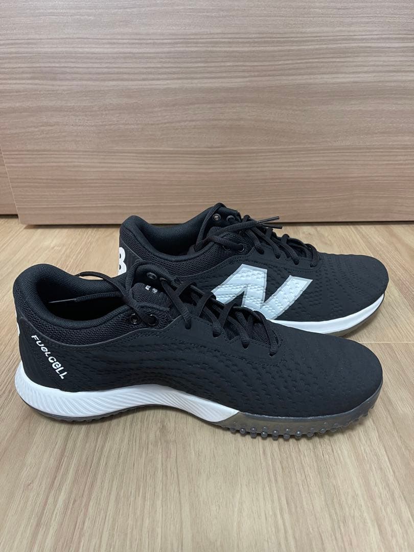 New Balance FuelCell 4040v7 Turf トレーナー