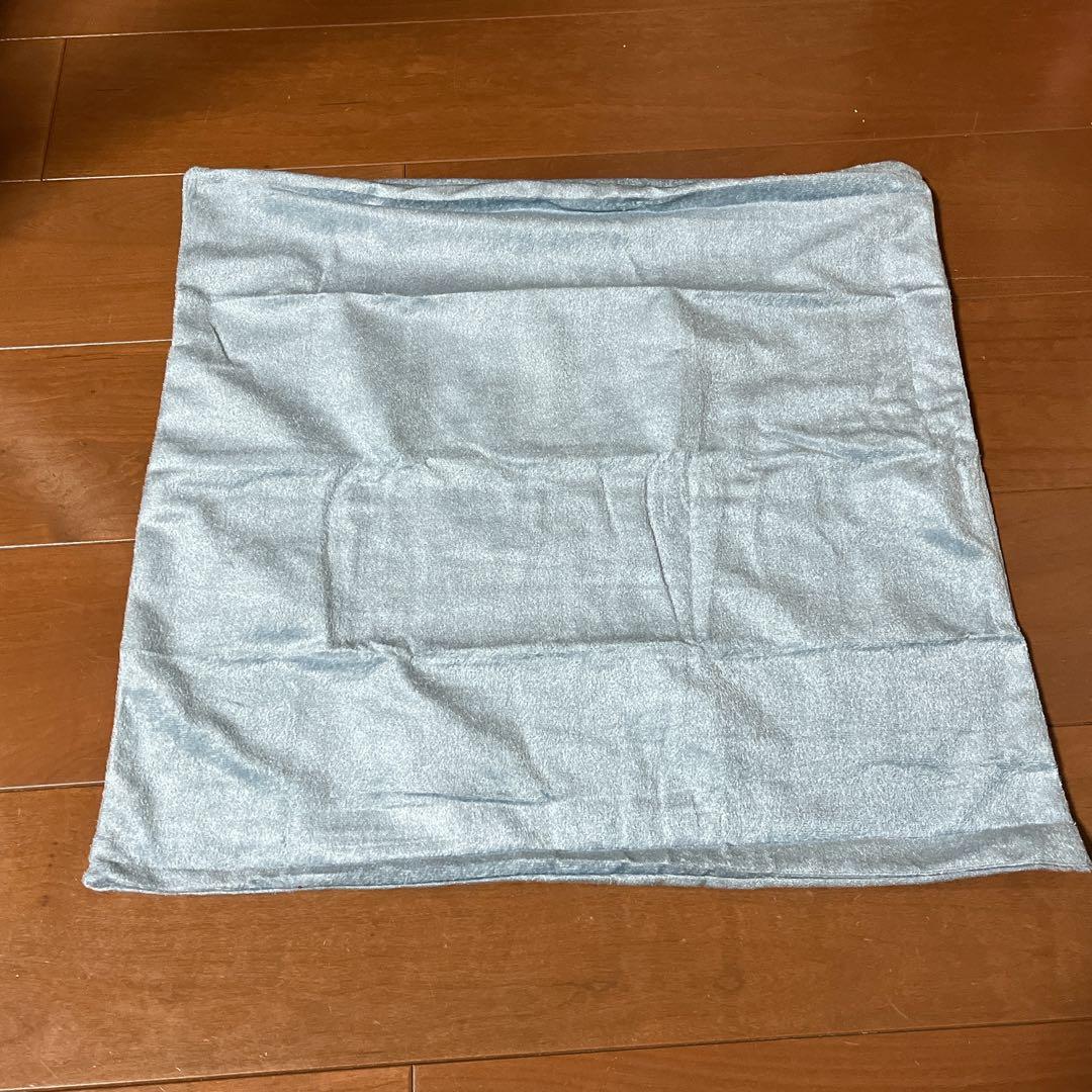 Khooti ベルベットクッションカバー　50x50 cm アイスブルー