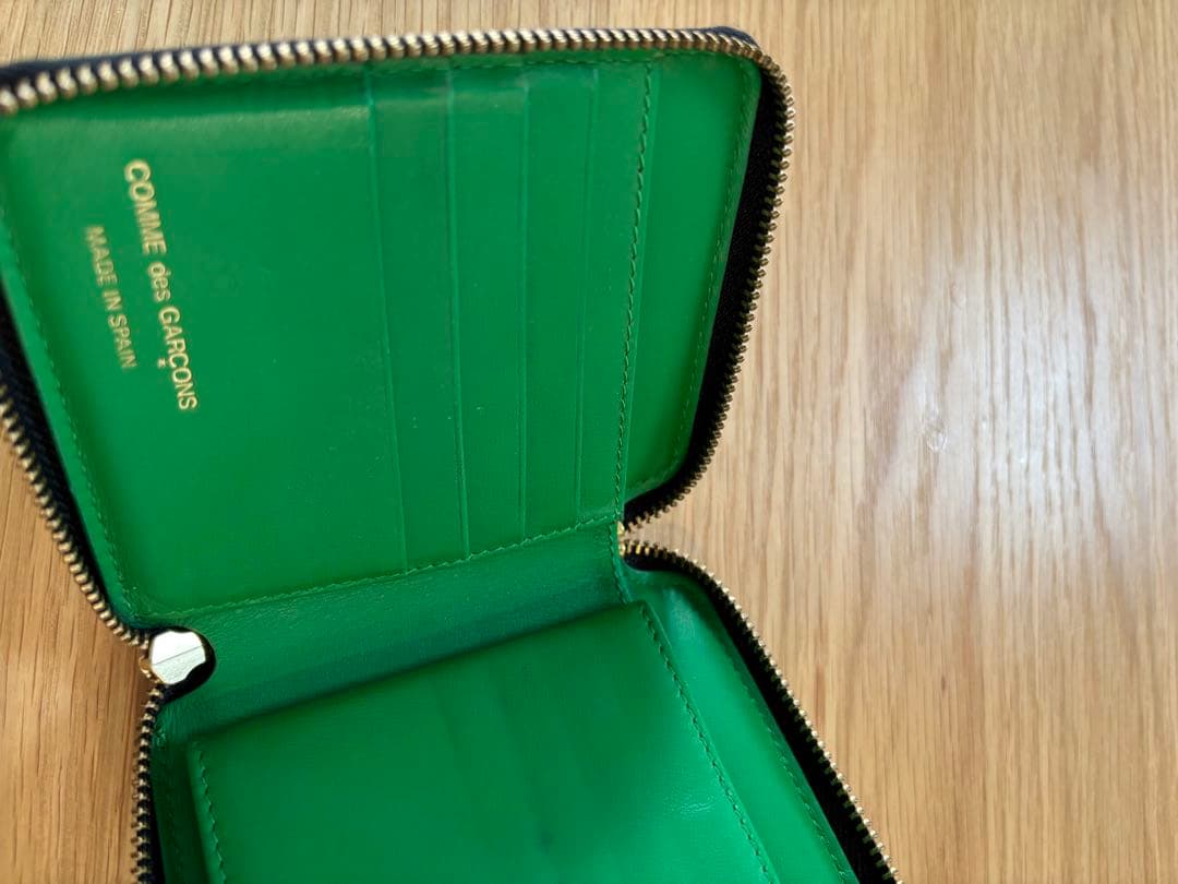 コムデギャルソン　緑色レザー 二つ折り財布