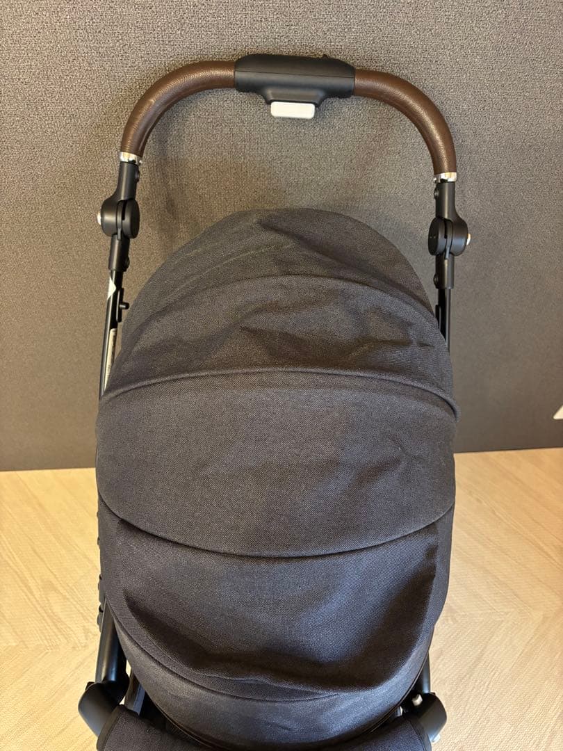 アップリカ　ラクーナクッションフリープラス　レインカバー付き