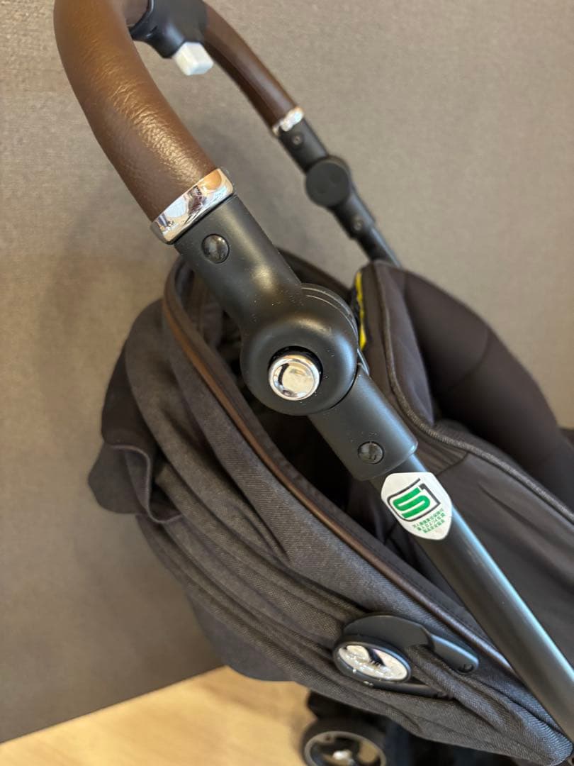 アップリカ　ラクーナクッションフリープラス　レインカバー付き