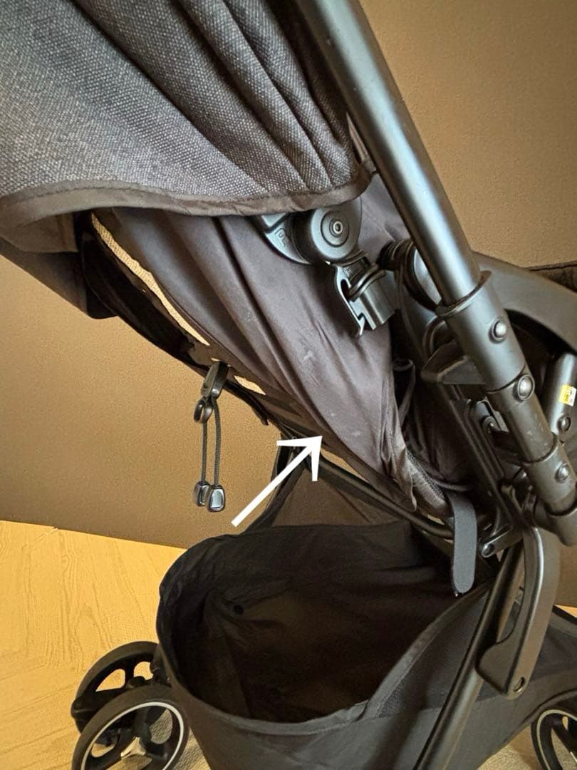 アップリカ　ラクーナクッションフリープラス　レインカバー付き