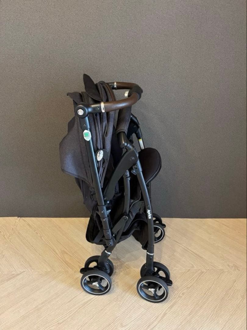 アップリカ　ラクーナクッションフリープラス　レインカバー付き