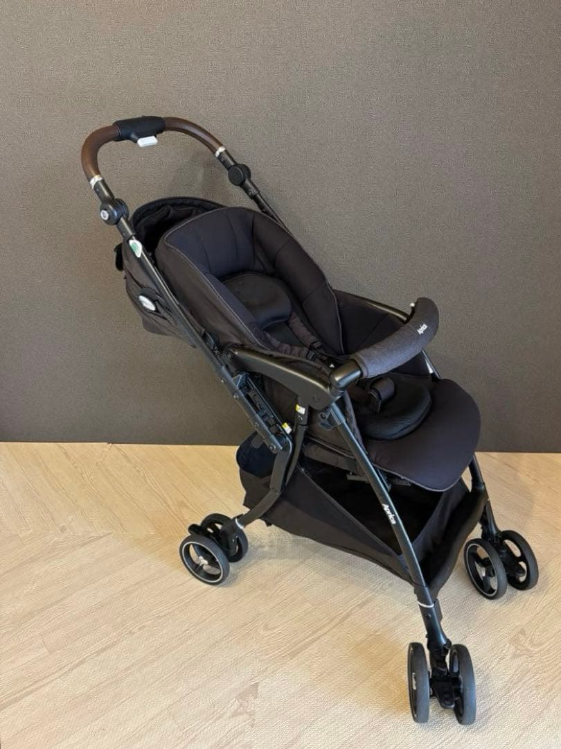 アップリカ　ラクーナクッションフリープラス　レインカバー付き