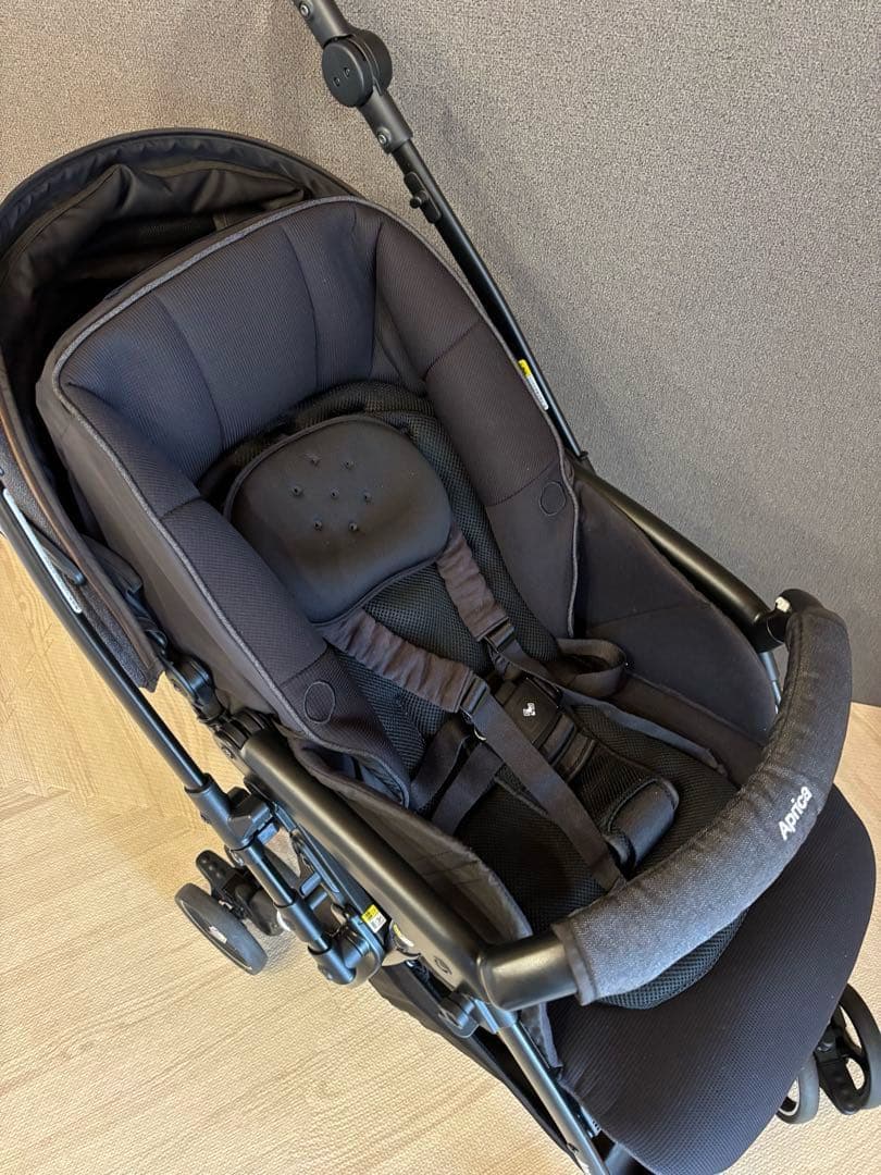 アップリカ　ラクーナクッションフリープラス　レインカバー付き