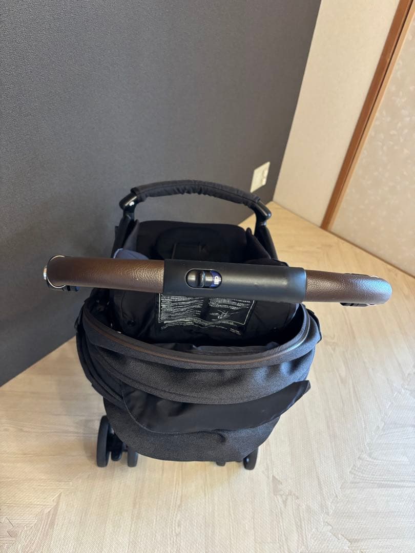 アップリカ　ラクーナクッションフリープラス　レインカバー付き