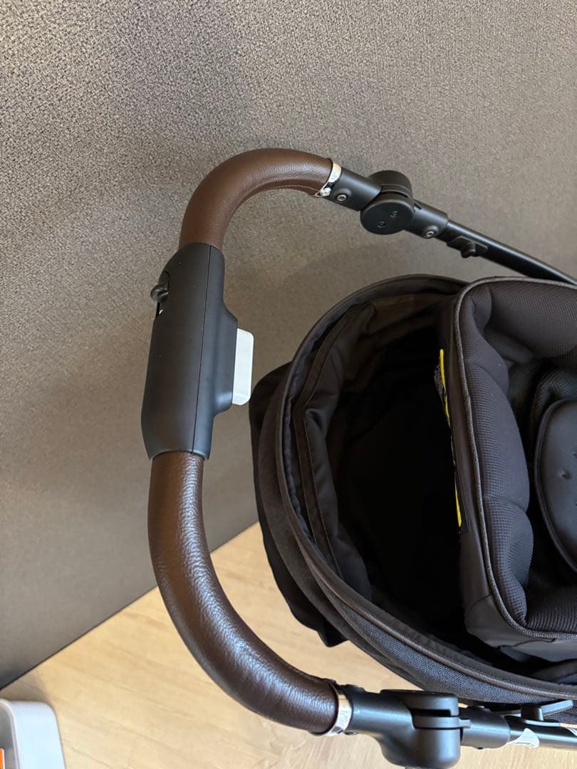 アップリカ　ラクーナクッションフリープラス　レインカバー付き