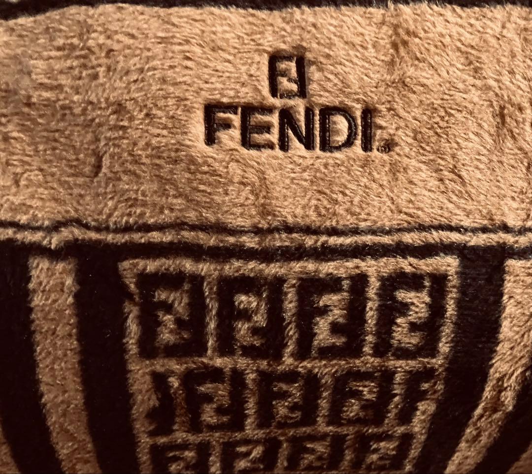 FENDIシルク混・ブランケット