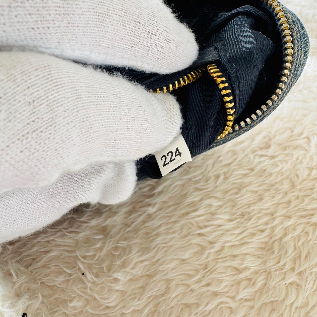 PRADA デニムポーチ 三角ロゴプレート
