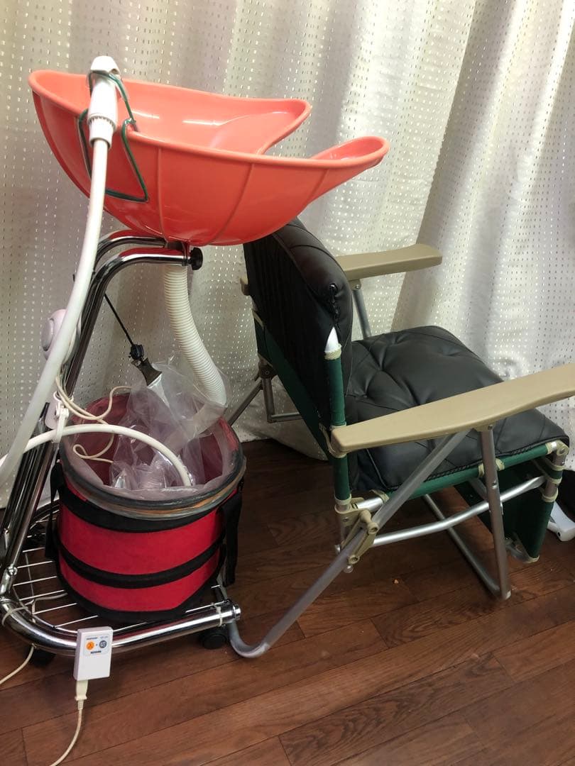 値下げしました中古移動式携帯洗髪台　楽シャン君