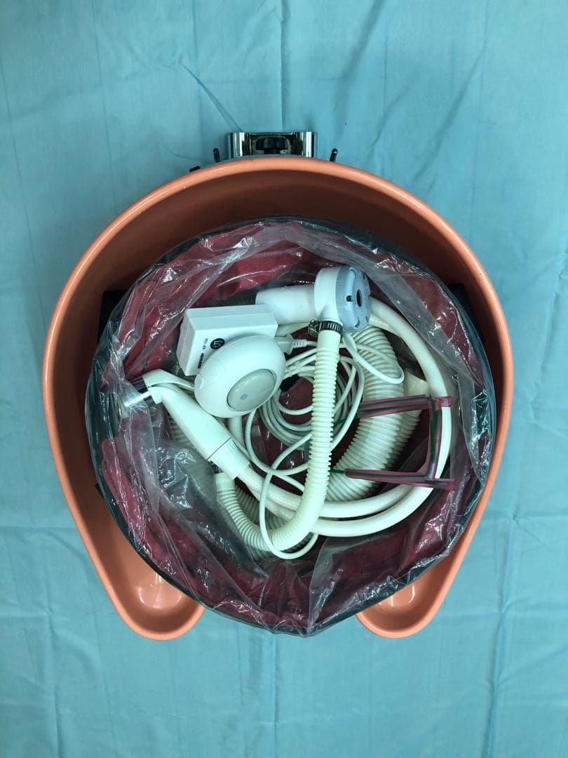 値下げしました中古移動式携帯洗髪台　楽シャン君