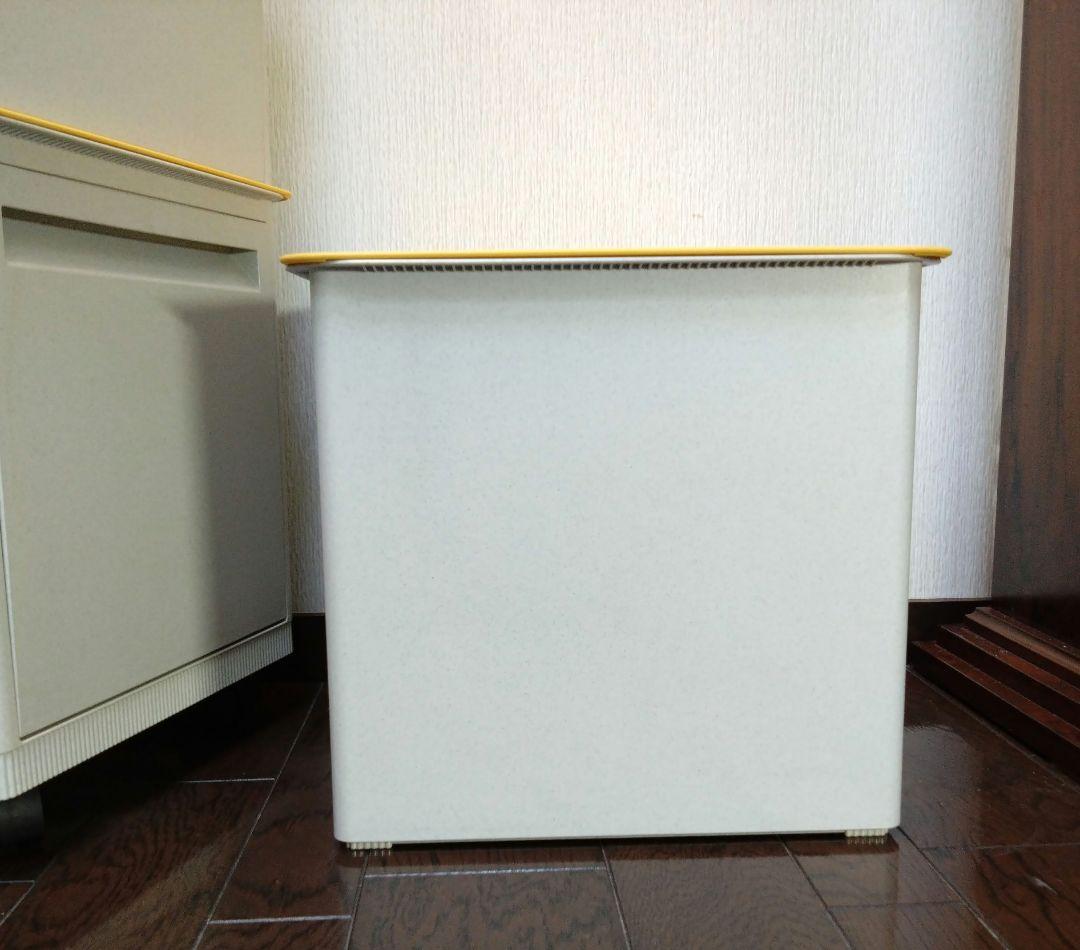 タッパーウェア　 マルチオーガナイザー　ドア付き3段　＋　キャスター付パレット