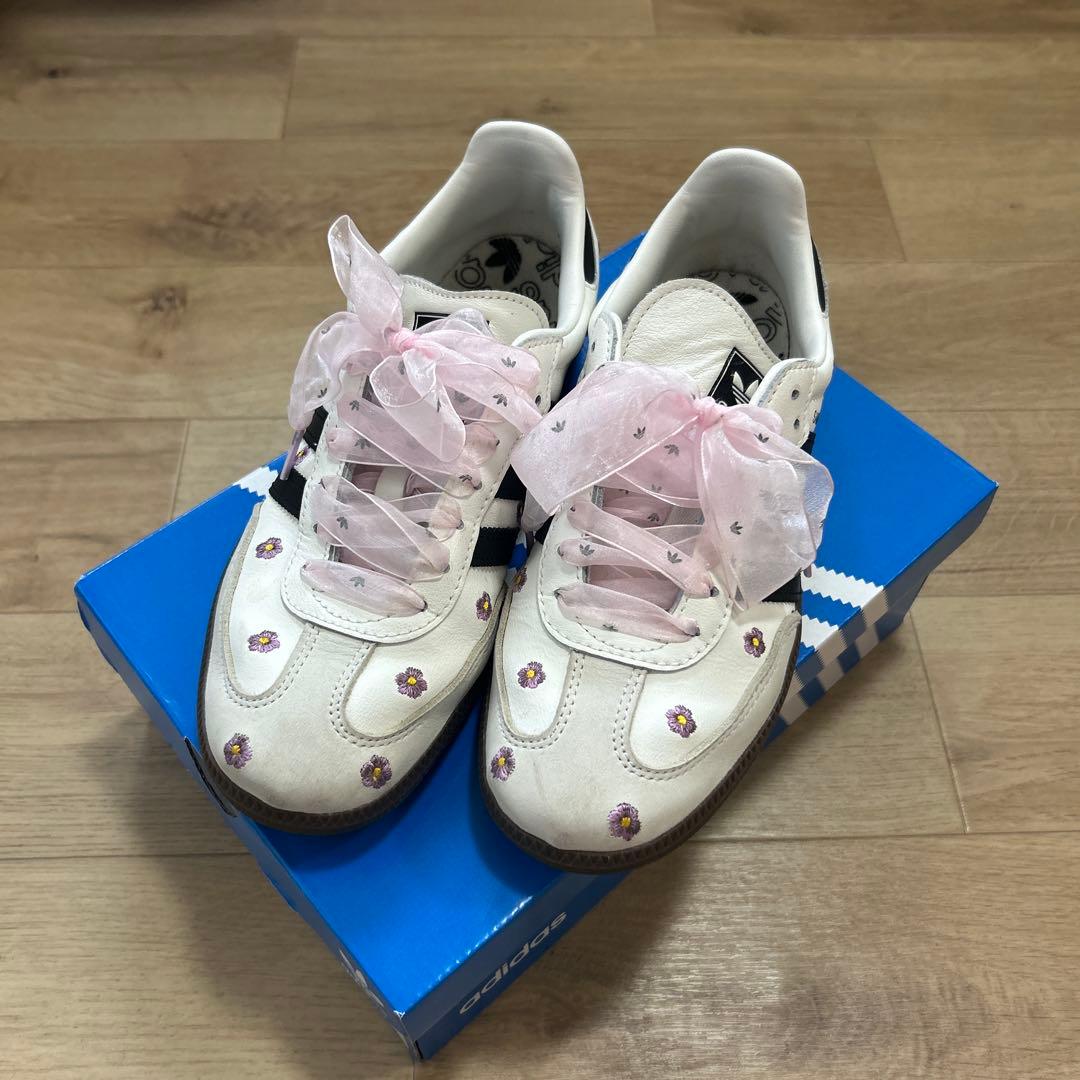 adidas Samba ホワイト 花柄刺繍