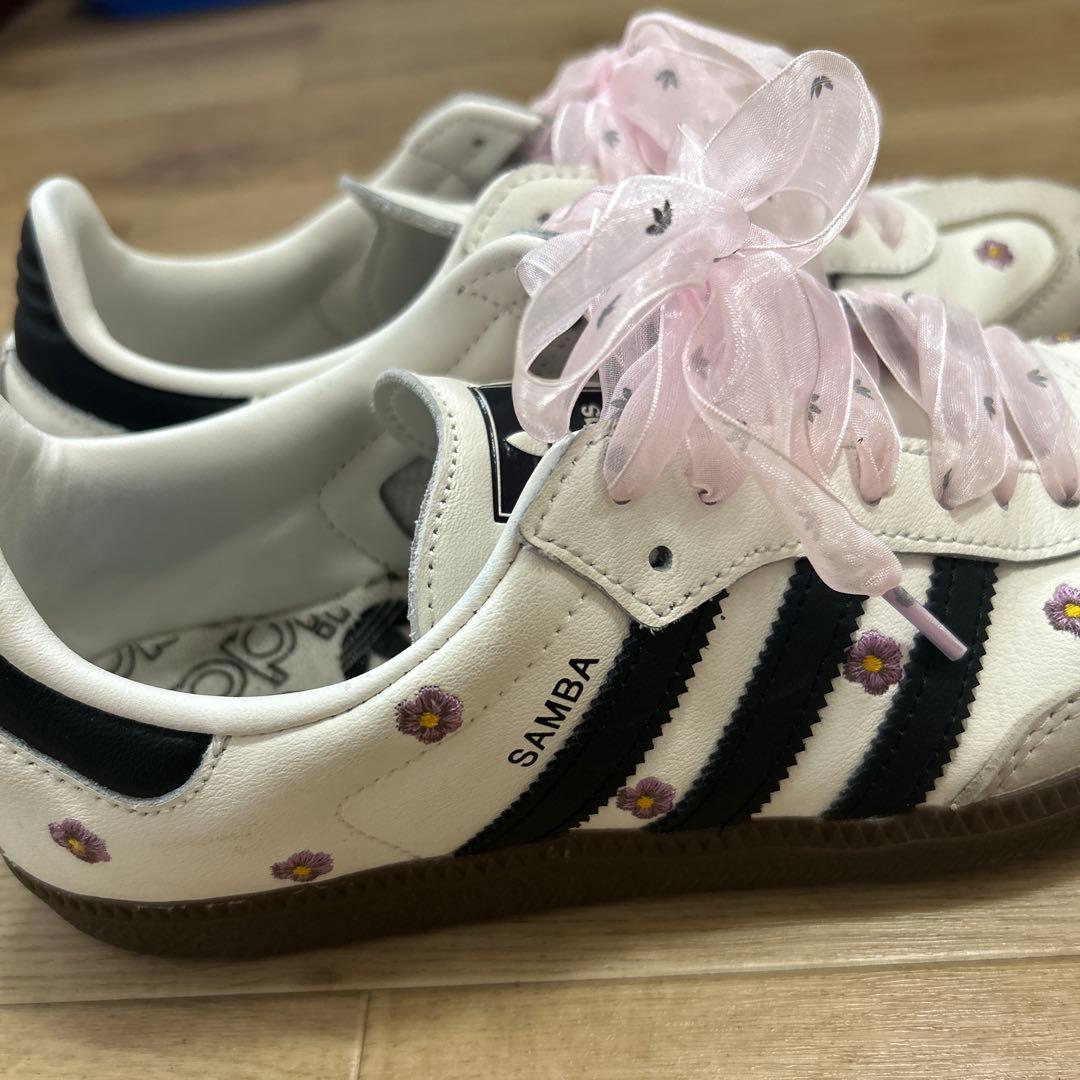 adidas Samba ホワイト 花柄刺繍