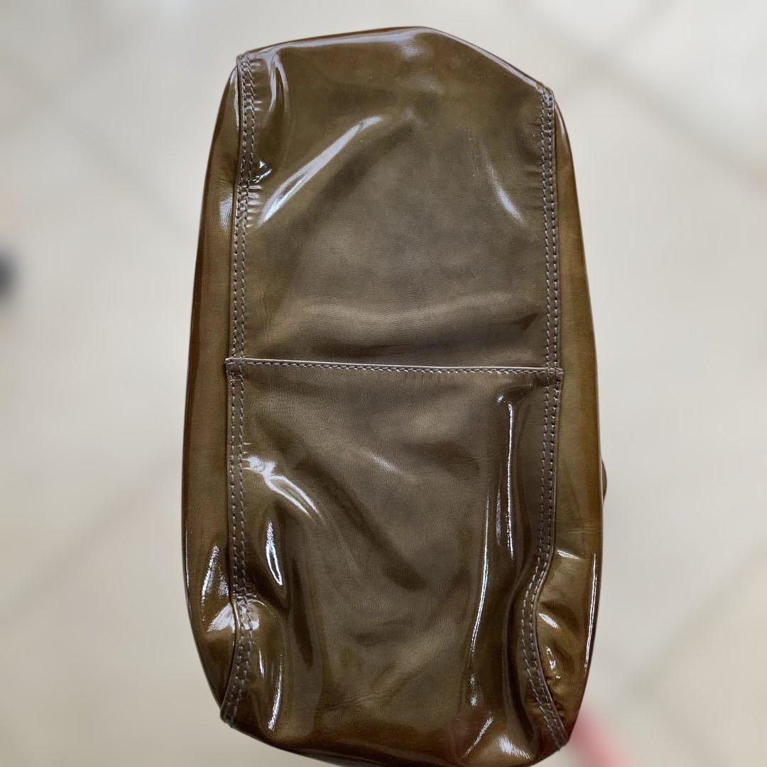 フェラガモ エナメルトートバッグ