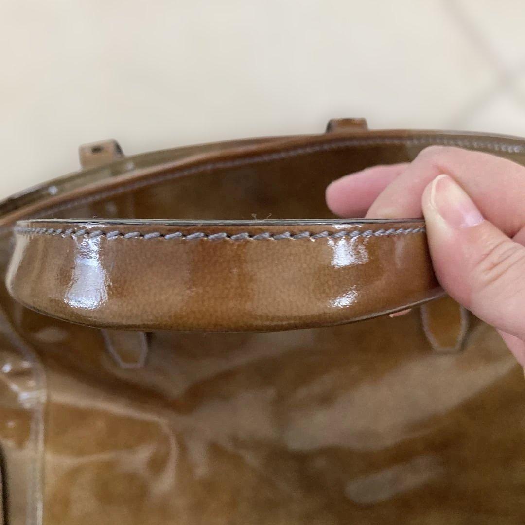 フェラガモ エナメルトートバッグ