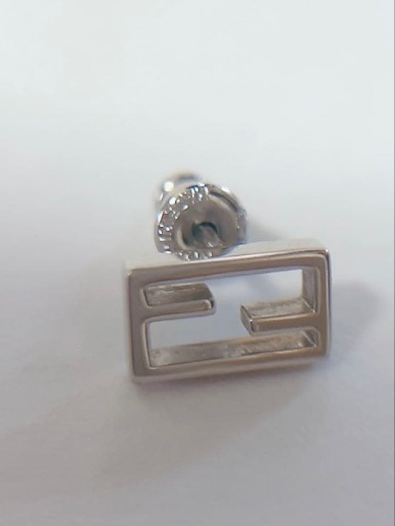 フェンディ　FENDI ピアス　片方　バゲット　シルバー　男女兼用