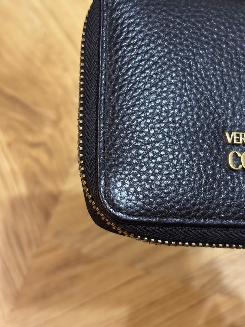 【極美品】ヴェルサーチ ジーンズ クチュール コンパクトウォレット シボ革