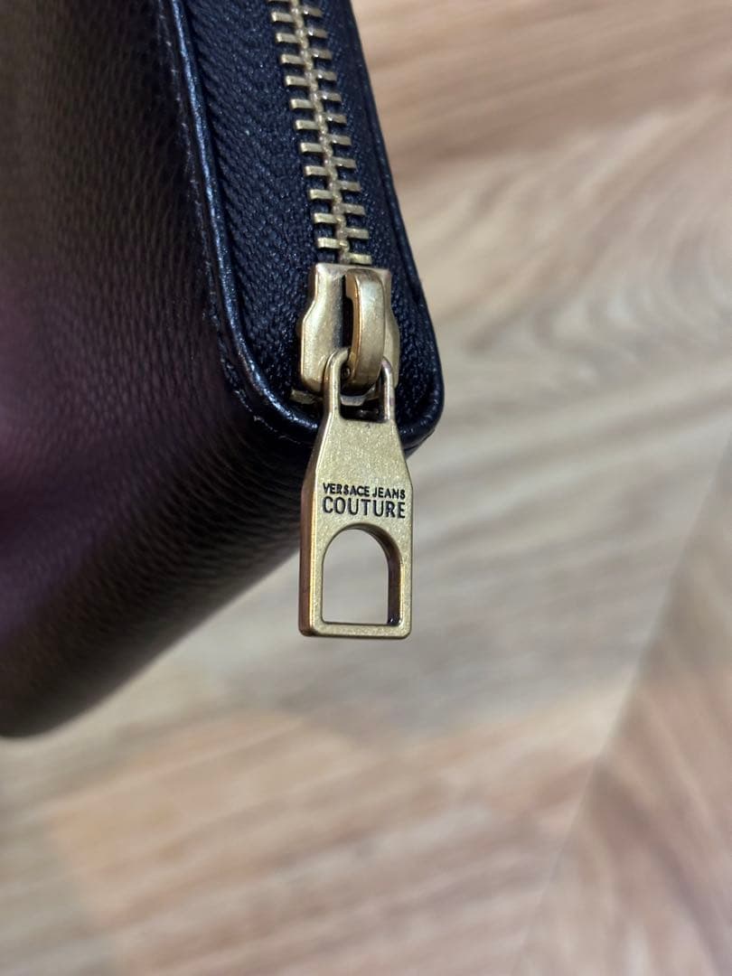 【極美品】ヴェルサーチ ジーンズ クチュール コンパクトウォレット シボ革