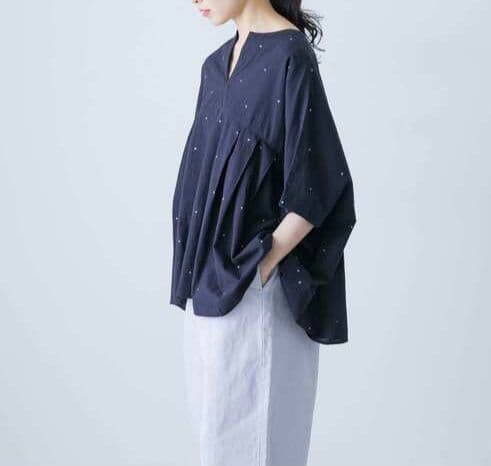 かぐれ　ドット刺しゅうワイドプルオーバー