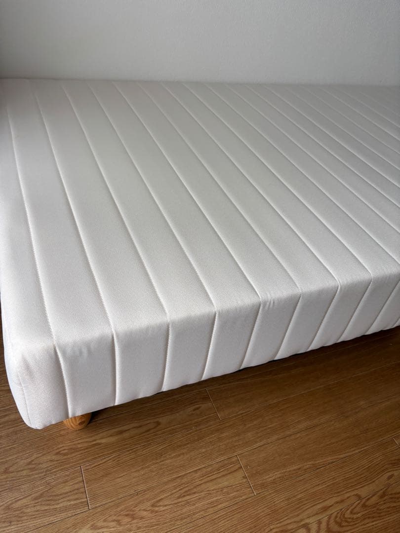 2/11までの限定　ホワイト ストライプ 脚付きマットレス シングル