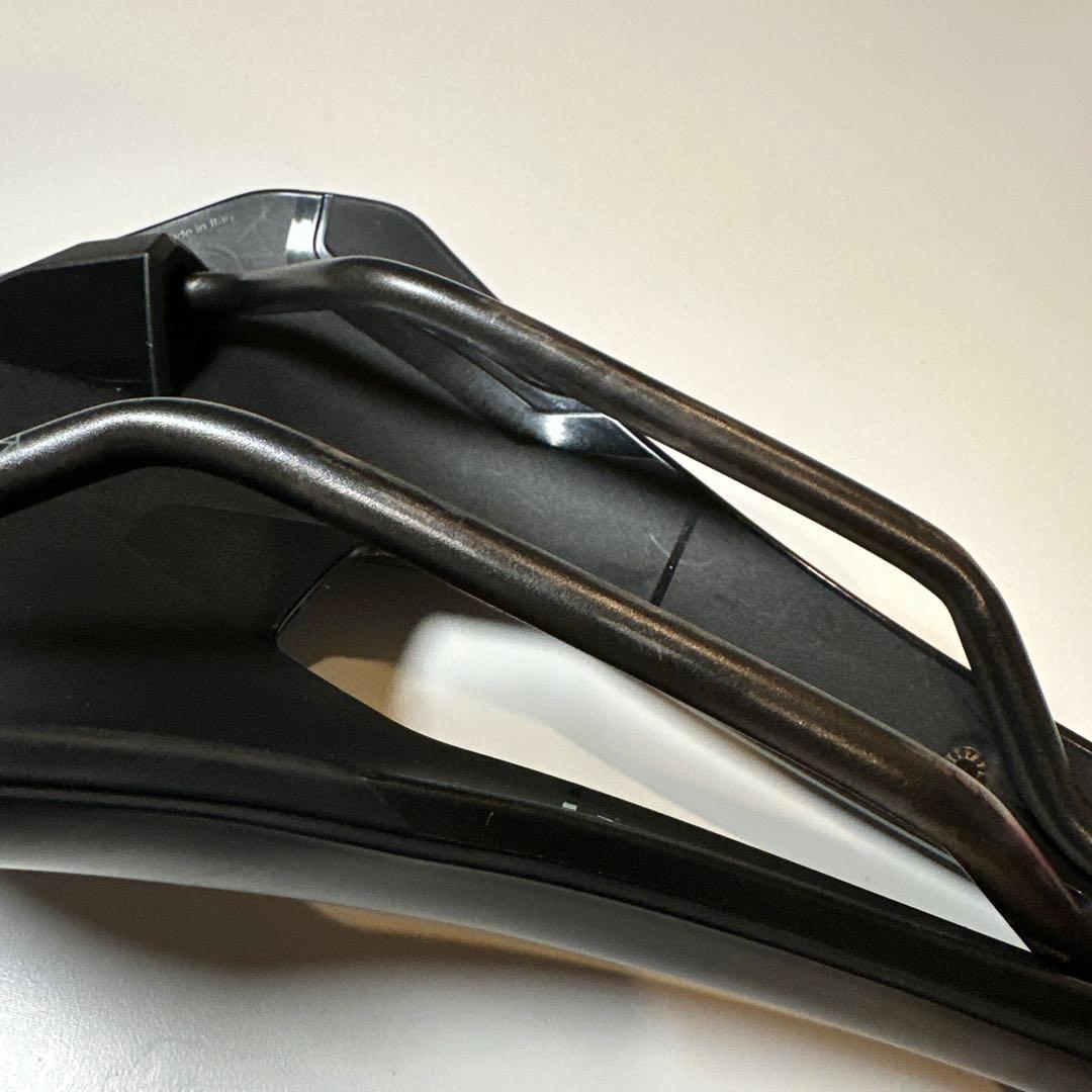 フィジーク fi’zi:k VENTO ARGO R3 (140ミリ) サドル