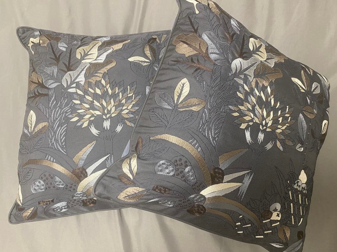 HERMES エルメス 新品 刺繍 クッション 2点セット《1つタグ付き》