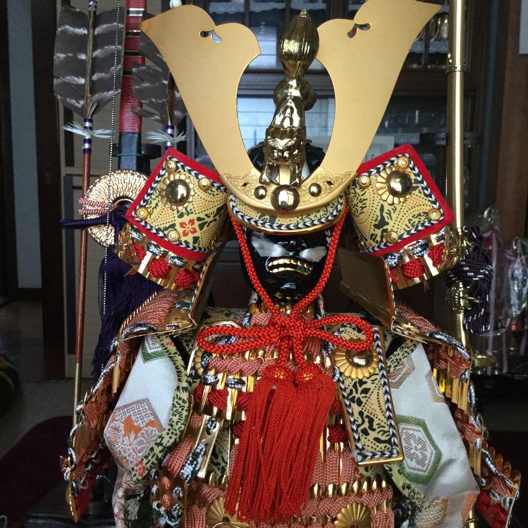 甲冑、御弓太刀飾、かがり火、　金屏風　　(源山作)