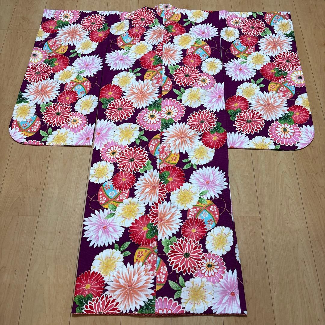 98 式部浪漫　着物単品　紫×鞠×菊　7歳　七五三着物　四つ身　美品　日本製