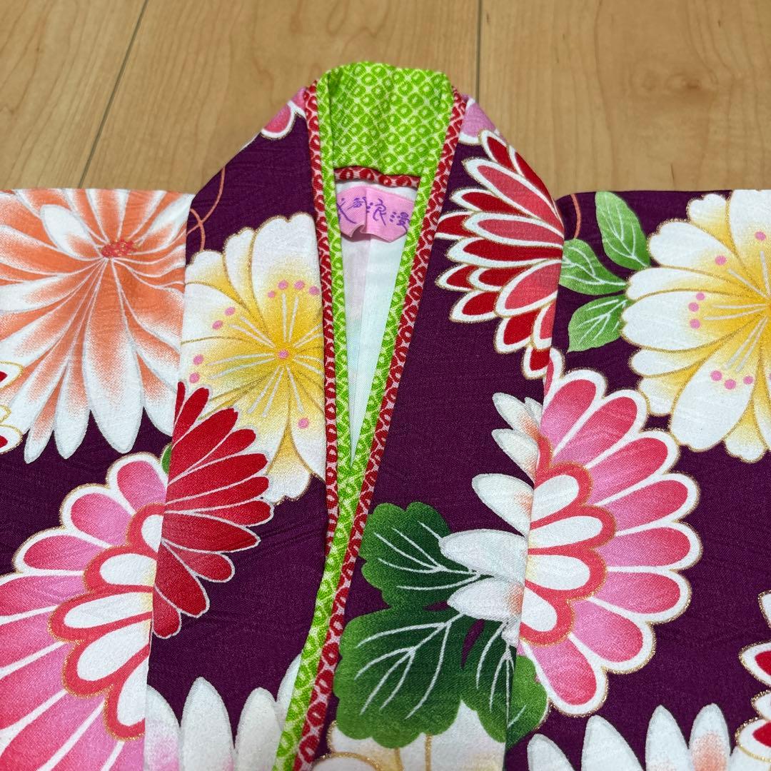 98 式部浪漫　着物単品　紫×鞠×菊　7歳　七五三着物　四つ身　美品　日本製