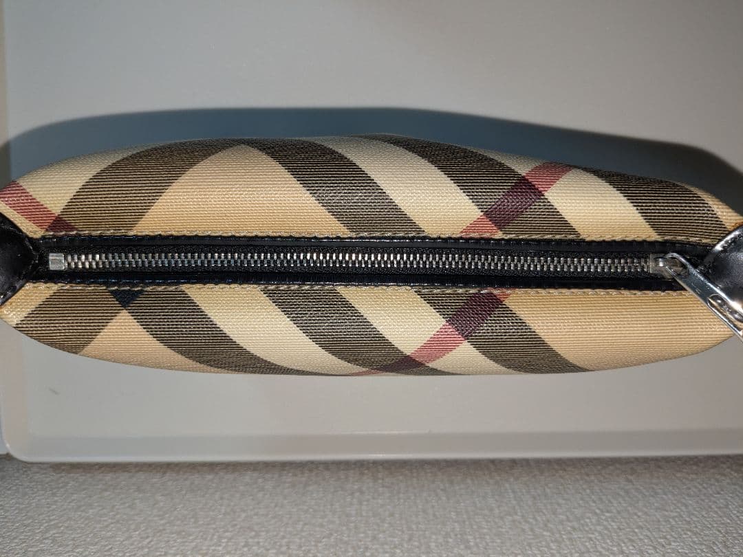 美品★バーバリー ノバチェックポーチ ハンドバッグ ストラップ ブラック レザー